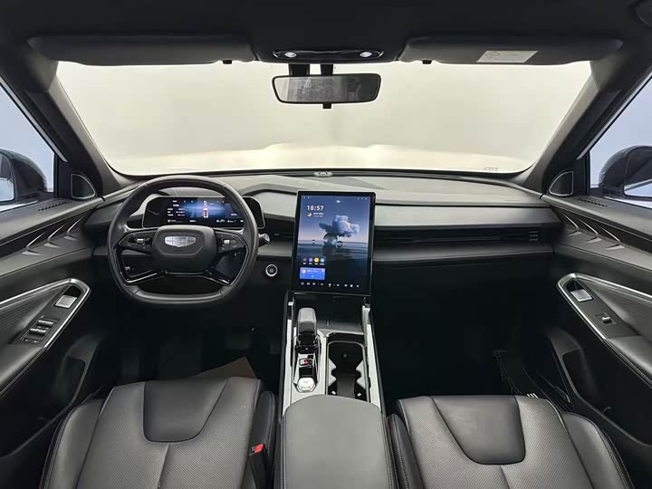 Фото 4 - Geely Atlas