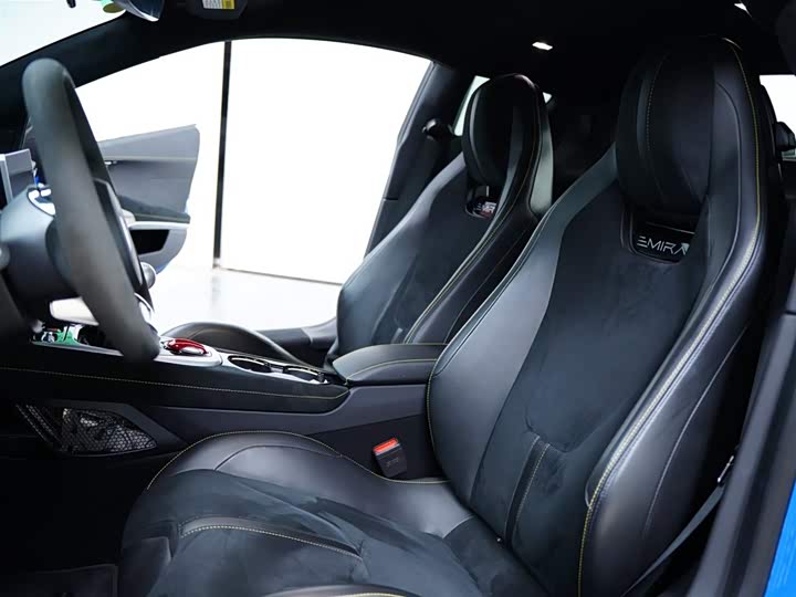 Фото 2 - Lotus Emira