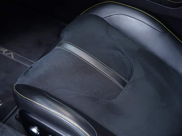 Фото 8 - Lotus Emira