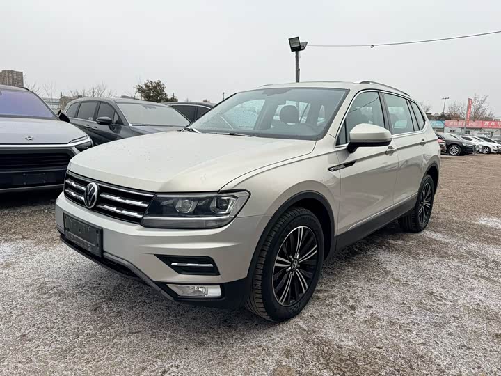 Фото 1 - Volkswagen Tiguan L Pro
