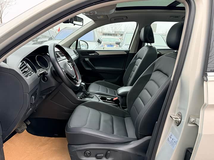 Фото 4 - Volkswagen Tiguan L Pro