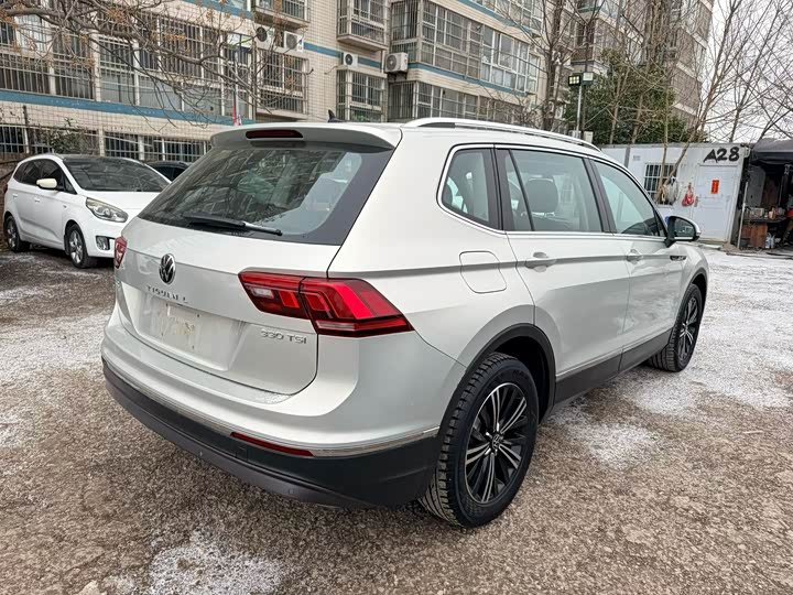 Фото 8 - Volkswagen Tiguan L Pro