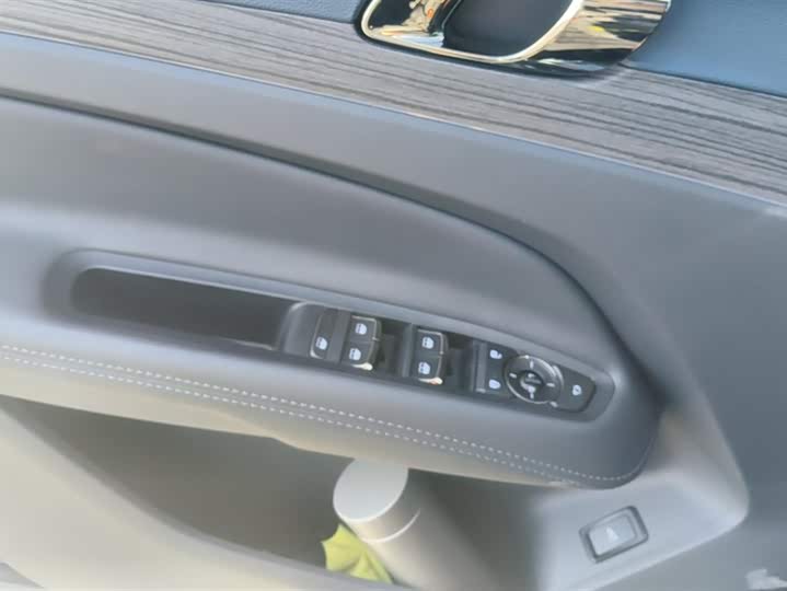 Фото 7 - Ford Equator Sport