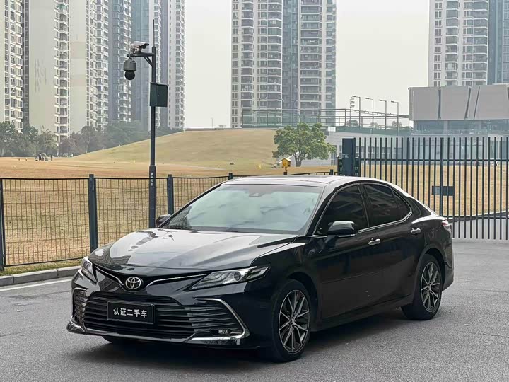 Фото 1 - Toyota Camry