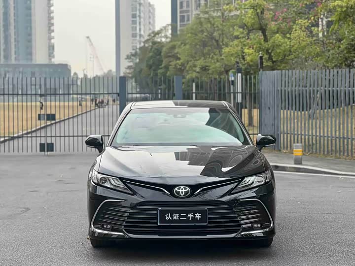 Фото 3 - Toyota Camry