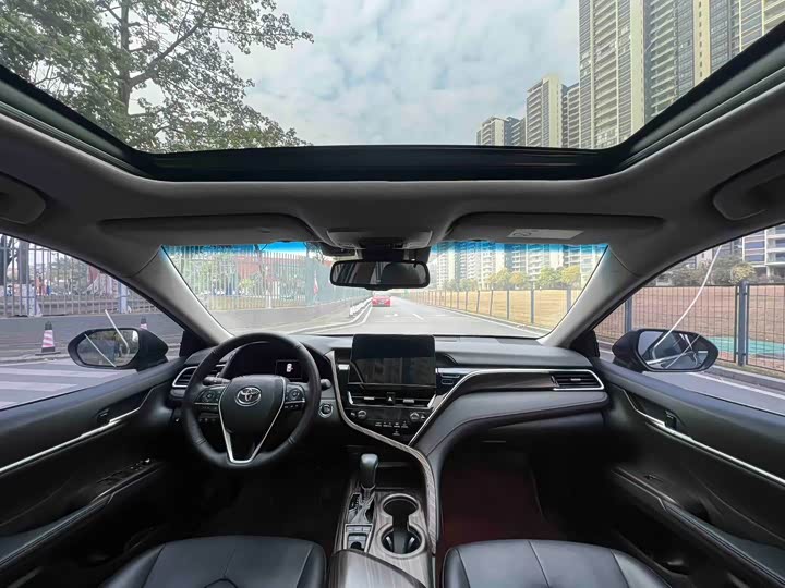 Фото 5 - Toyota Camry