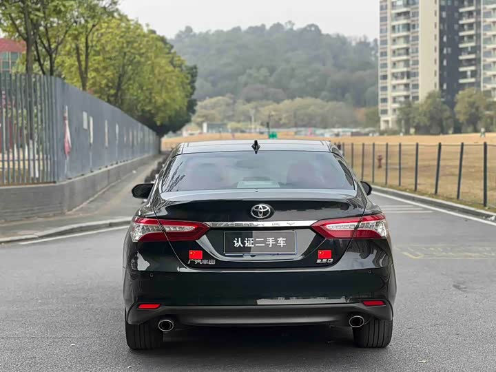 Фото 8 - Toyota Camry