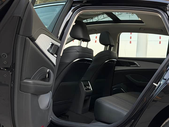 Фото 9 - Hongqi H5