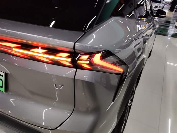 Фото 8 - Geely Galaxy L7