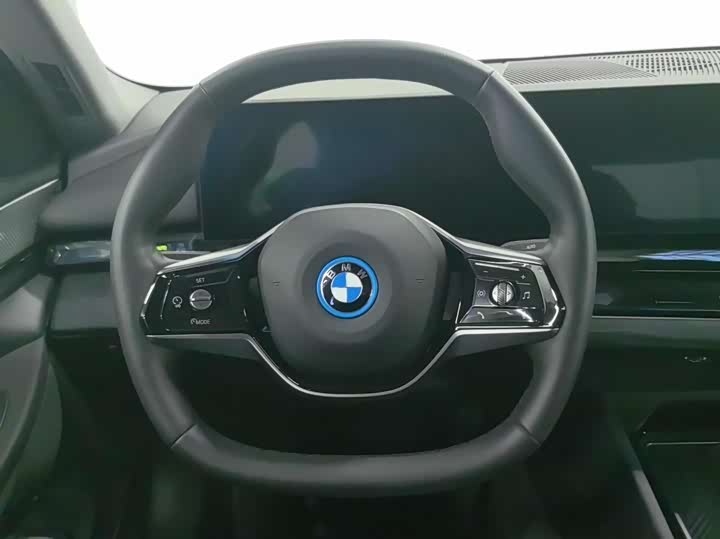 Фото 4 - BMW i5
