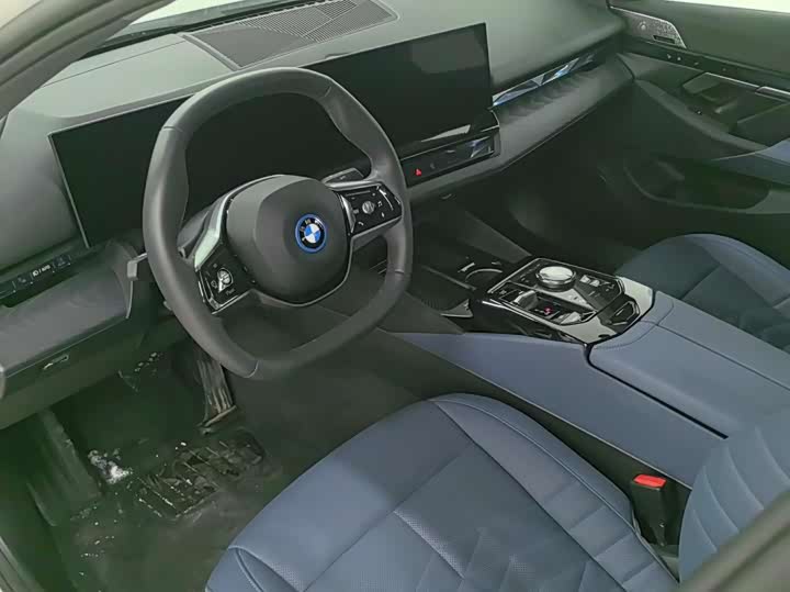 Фото 6 - BMW i5