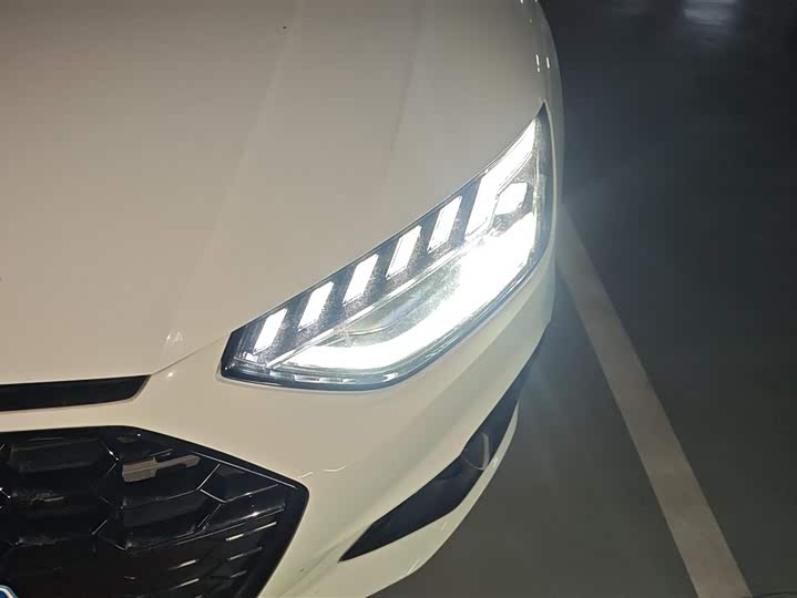 Фото 5 - Audi A4L