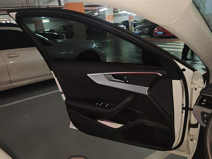 Фото 7 - Audi A4L