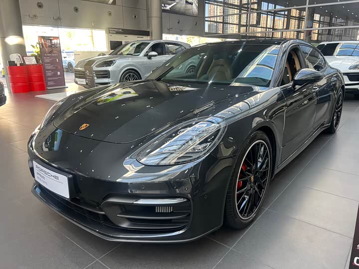 Фото 1 - Porsche Panamera