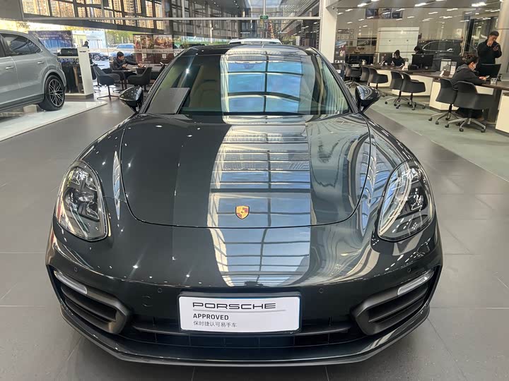 Фото 2 - Porsche Panamera