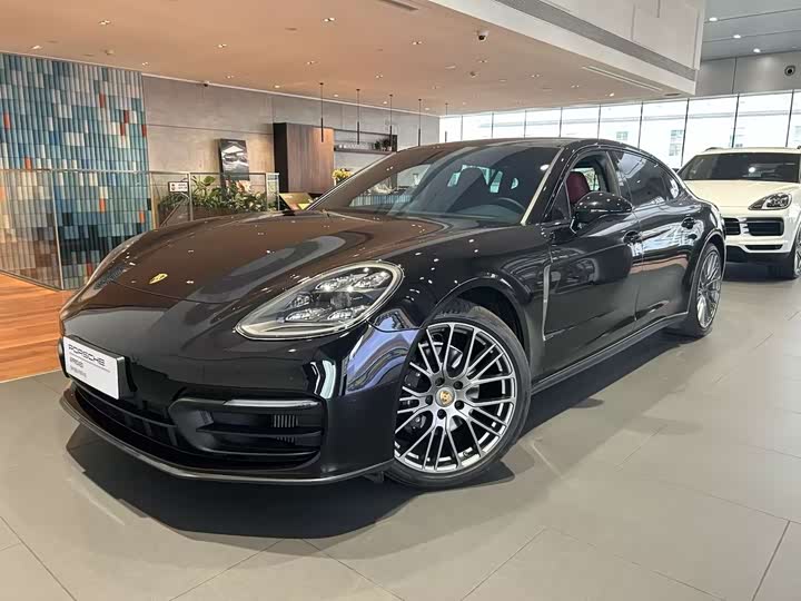 Фото 1 - Porsche Panamera