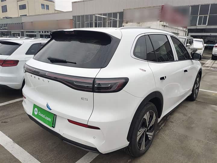 Фото 7 - Geely Galaxy E5