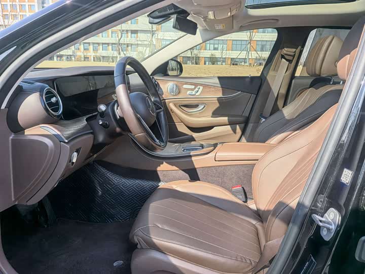 Фото 3 - Mercedes-Benz E-Class