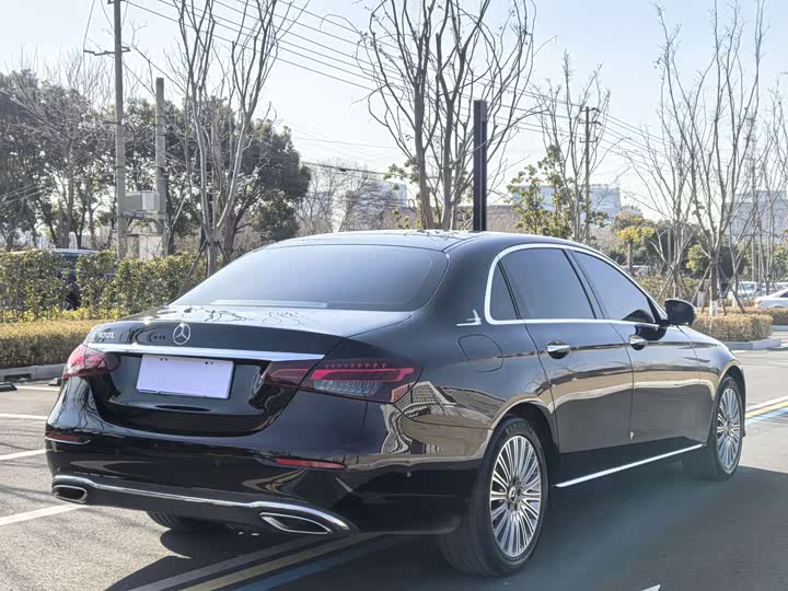 Фото 9 - Mercedes-Benz E-Class