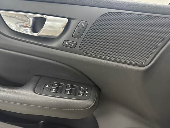 Фото 9 - Volvo S60