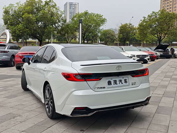 Фото 3 - Toyota Camry