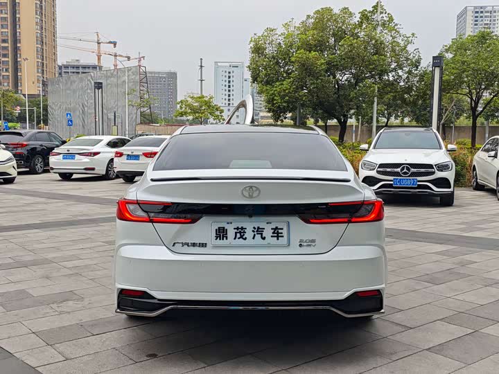 Фото 4 - Toyota Camry