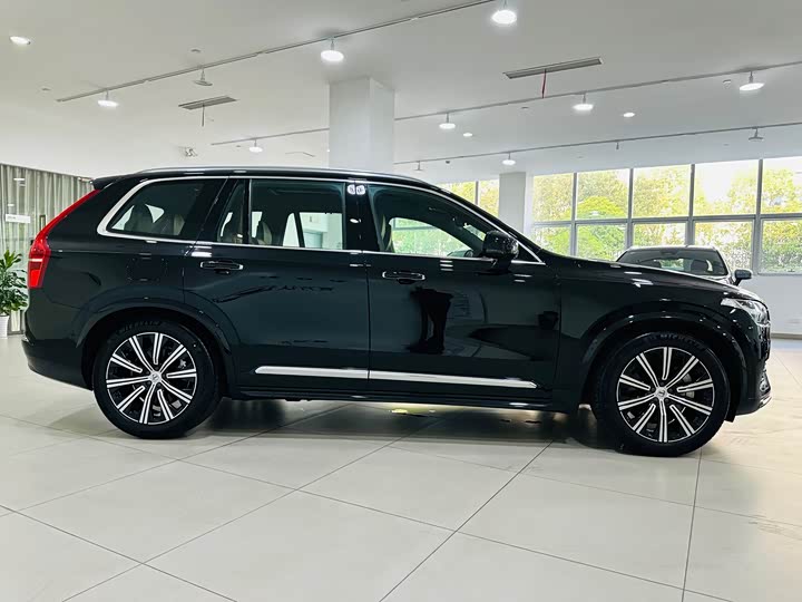 Фото 4 - Volvo XC90