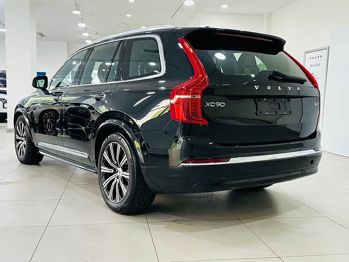Фото 7 - Volvo XC90