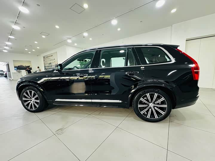 Фото 8 - Volvo XC90