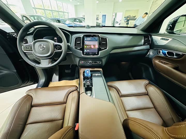 Фото 9 - Volvo XC90