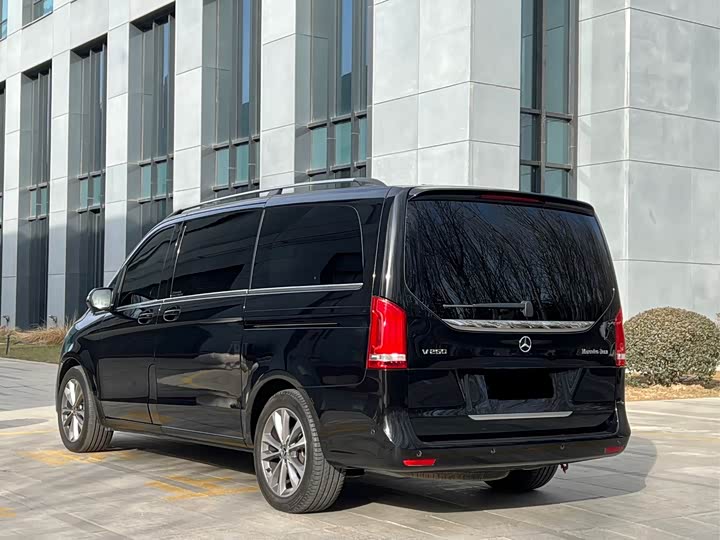 Фото 4 - Mercedes-Benz V-Class