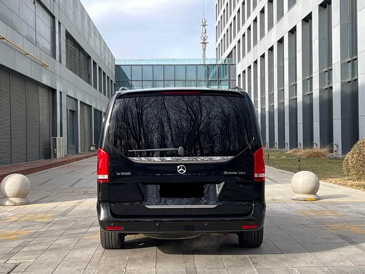 Фото 5 - Mercedes-Benz V-Class