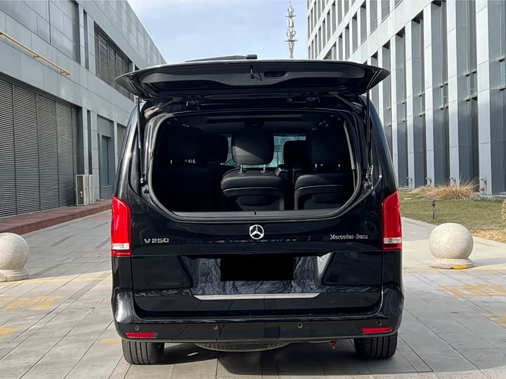 Фото 7 - Mercedes-Benz V-Class