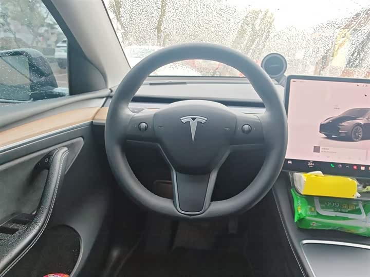 Фото 3 - Tesla Model Y
