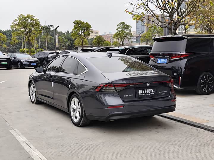 Фото 8 - Honda Accord