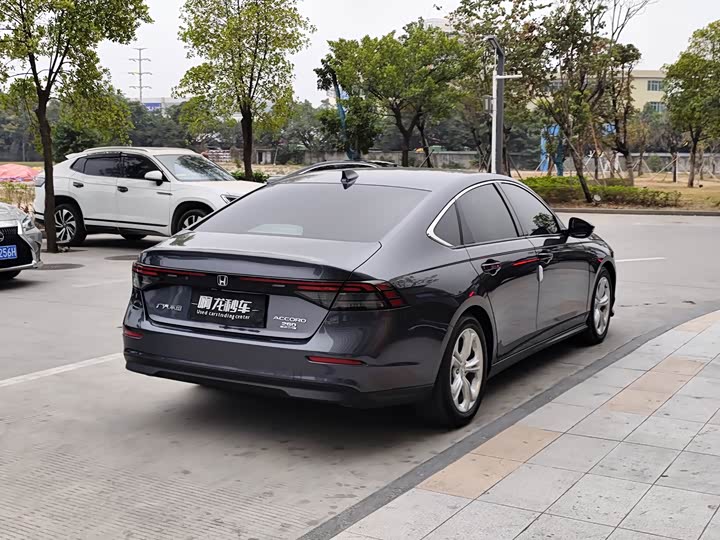 Фото 9 - Honda Accord