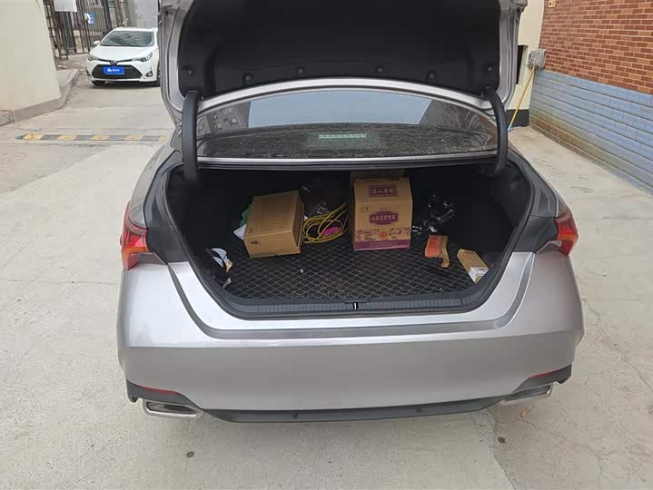 Фото 4 - Toyota Avalon