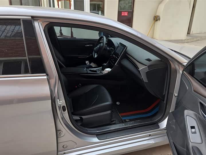 Фото 8 - Toyota Avalon