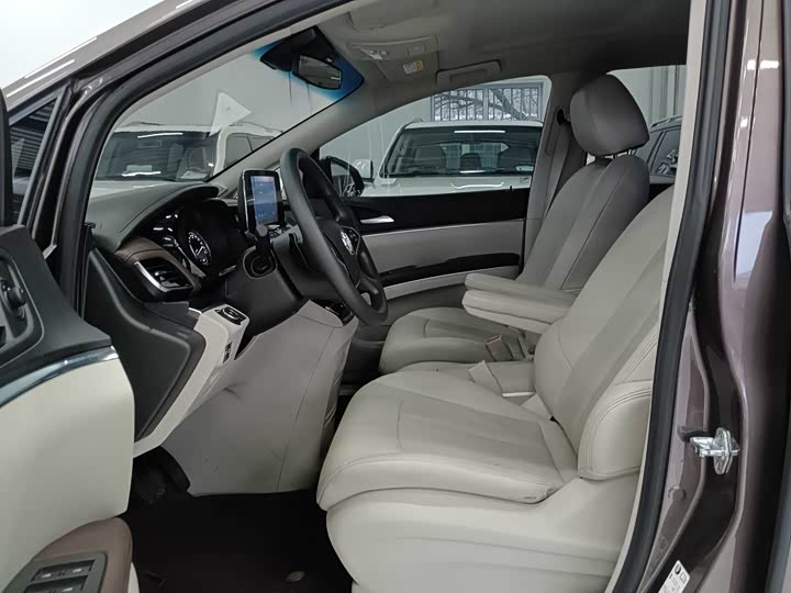 Фото 7 - Buick GL8 ES