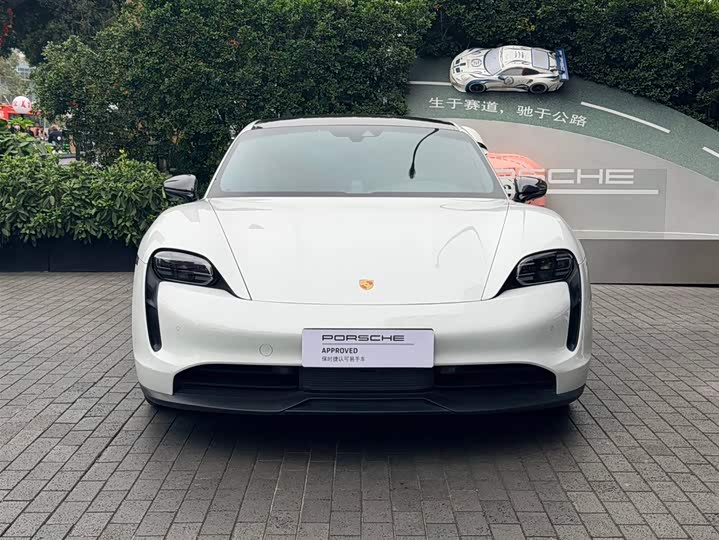 Фото 2 - Porsche Taycan