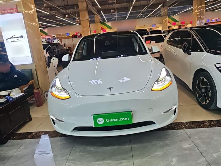 Фото 3 - Tesla Model Y