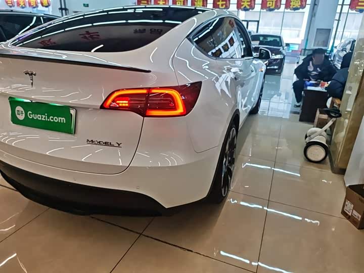 Фото 8 - Tesla Model Y