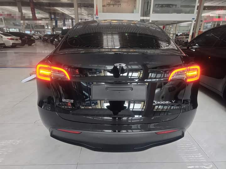 Фото 6 - Tesla Model Y