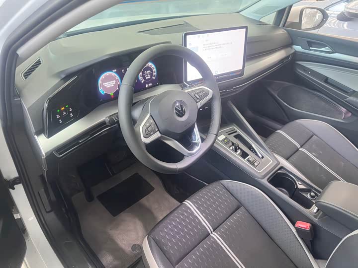 Фото 5 - Volkswagen Golf