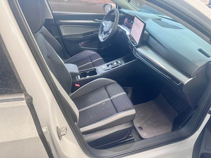 Фото 9 - Volkswagen Golf