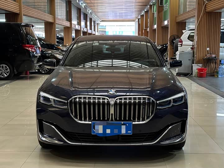 Фото 2 - BMW 7 Series