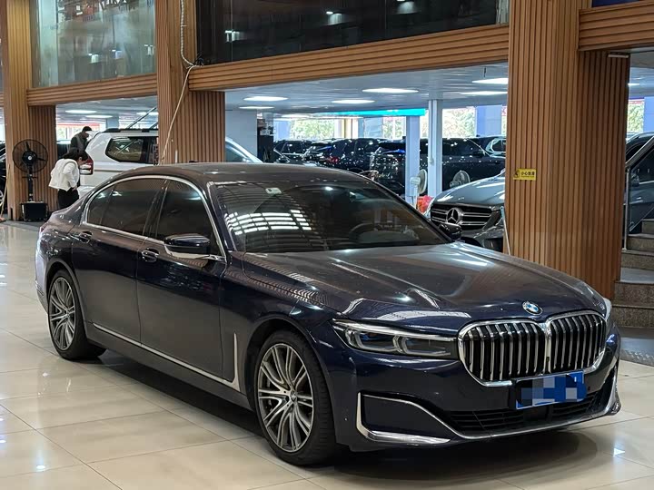Фото 3 - BMW 7 Series