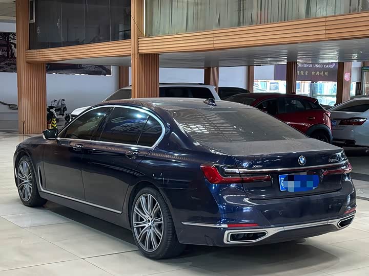 Фото 4 - BMW 7 Series