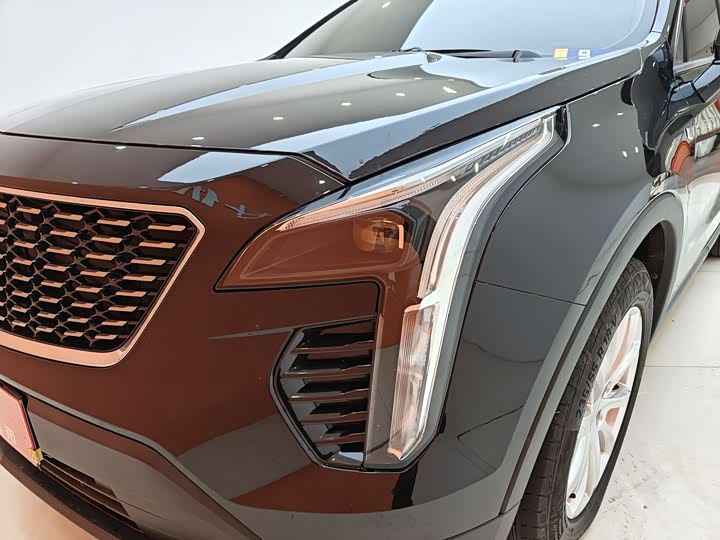 Фото 9 - Cadillac XT4