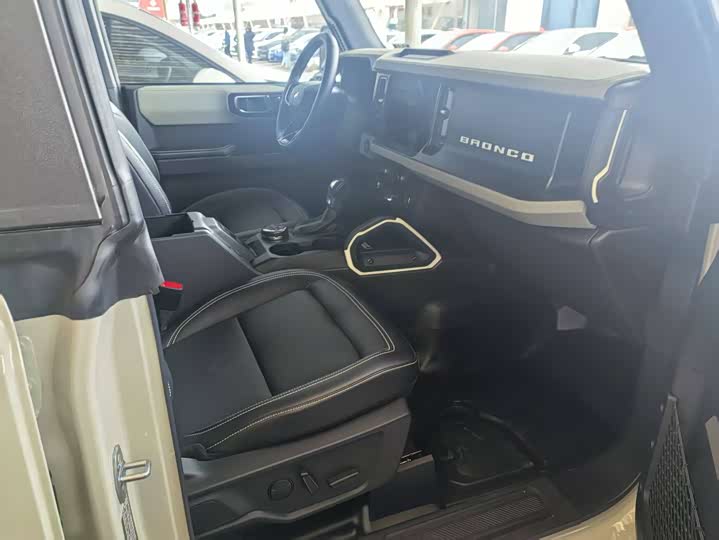 Фото 5 - Ford Bronco